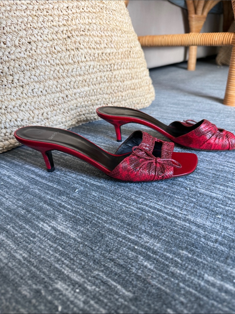Vera Wang Red Textured Slide Mules with Bow Detail - Picture 2 of 5